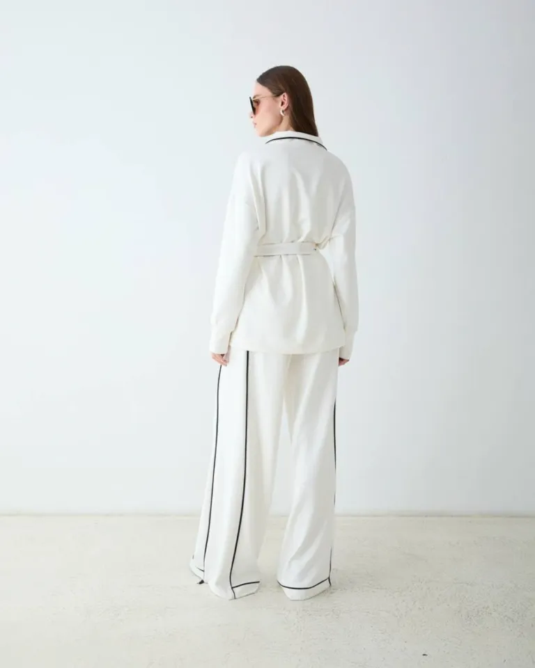 Livia Survêtement blanc en studio