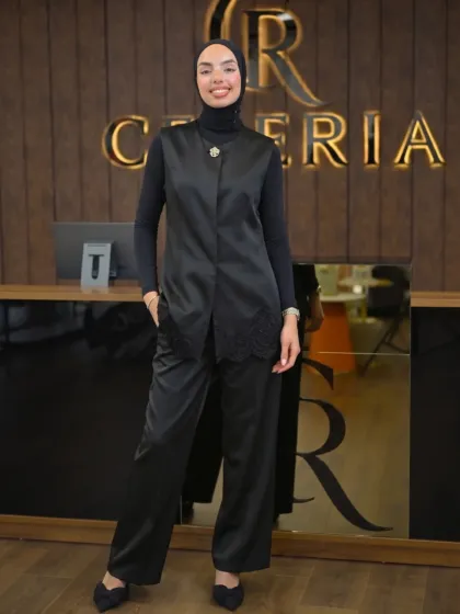 Aura Set couleur noir, gilet long à bordure de dentelle et pantalon large, boutique CÉLÉRIA Casablanca