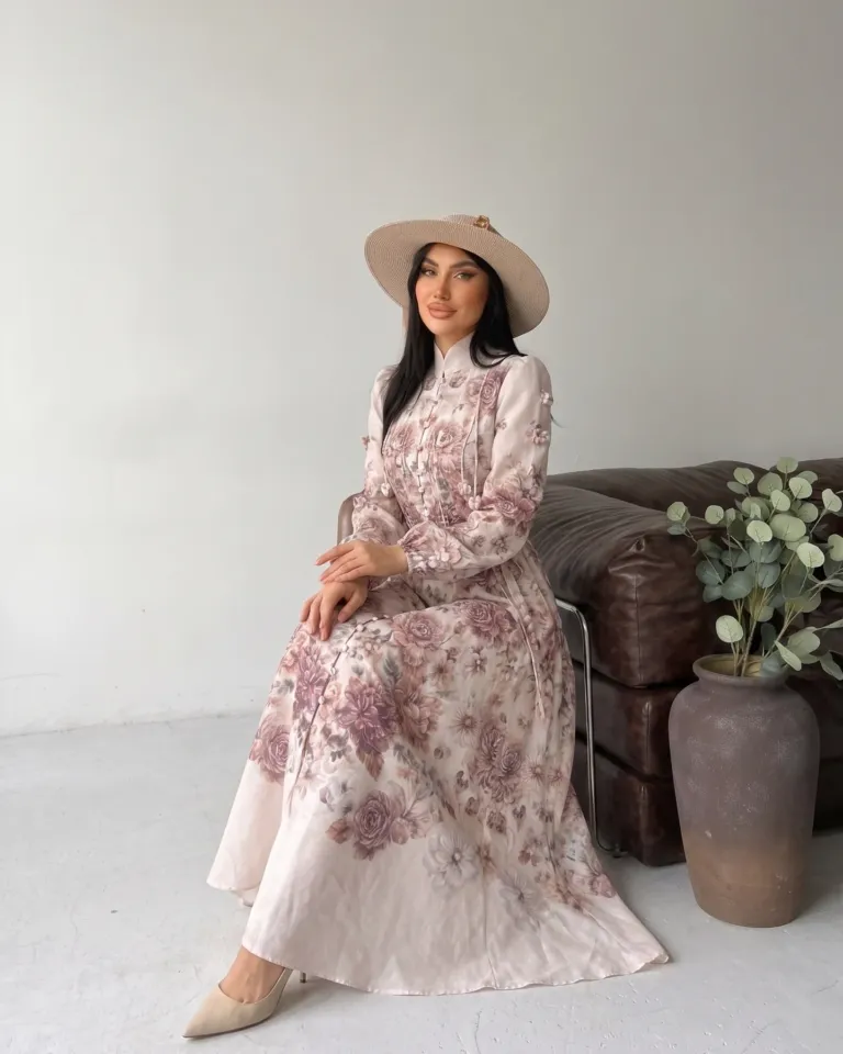Blush Blossom Dress portée assise
