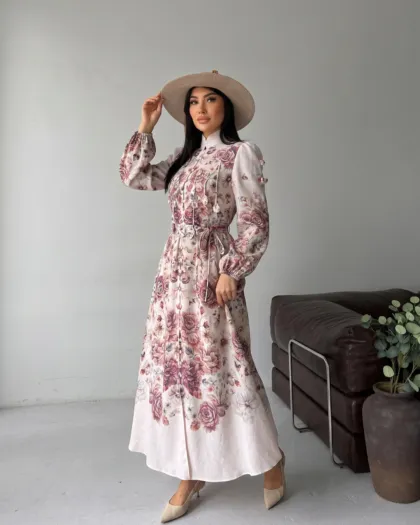 Blush Blossom Dress, robe longue fleurie, avec chapeau, vue de face