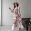 Blush Blossom Dress, robe longue fleurie, en marche