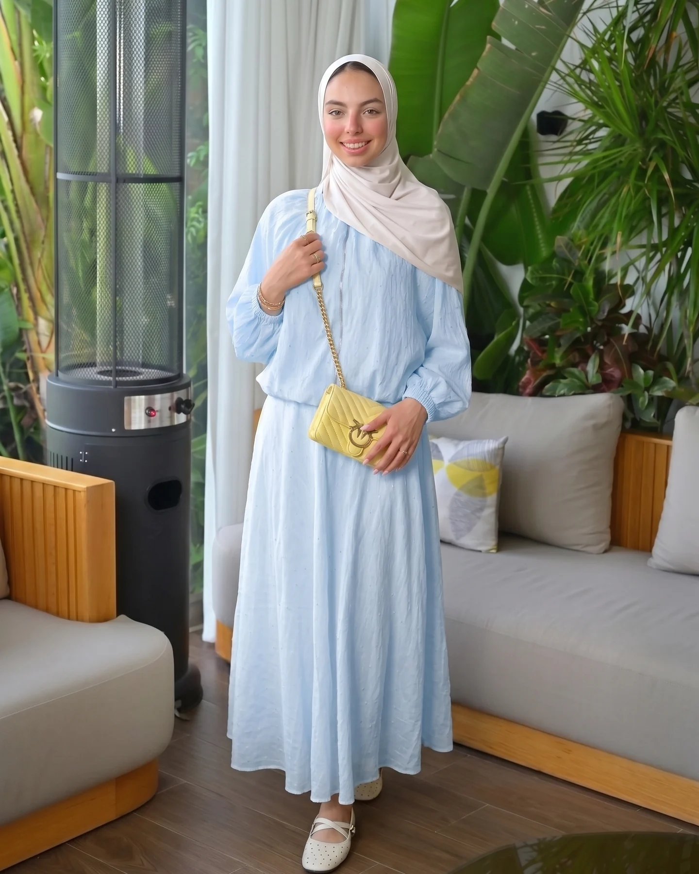 Breeze Set bleu - Céléria Breeze Set bleu, blouse à manches ballon et jupe longue, vue de face