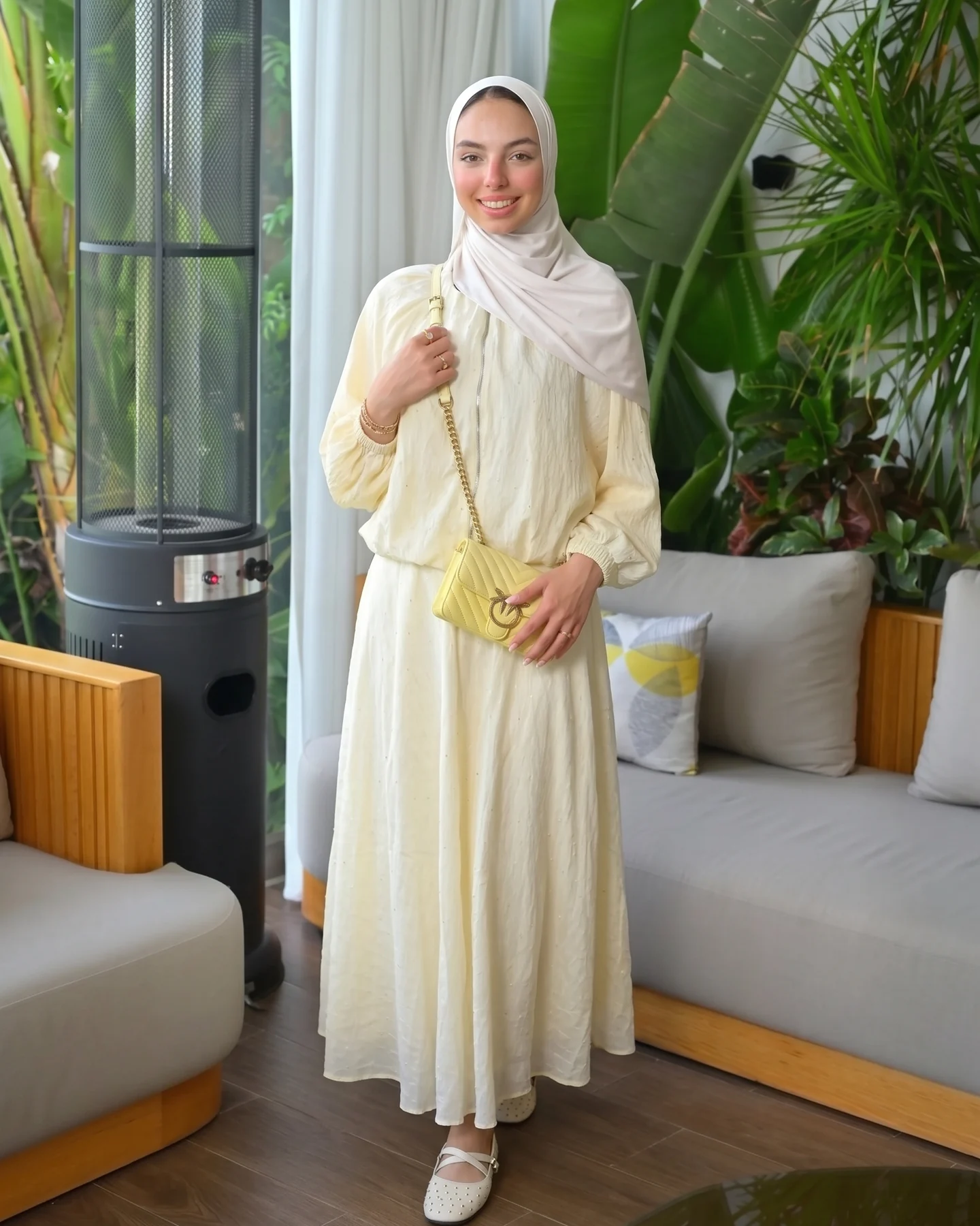 Breeze Set jaune beurre - Céléria Breeze Set jaune beurre, blouse à manches ballon et jupe longue, vue de face
