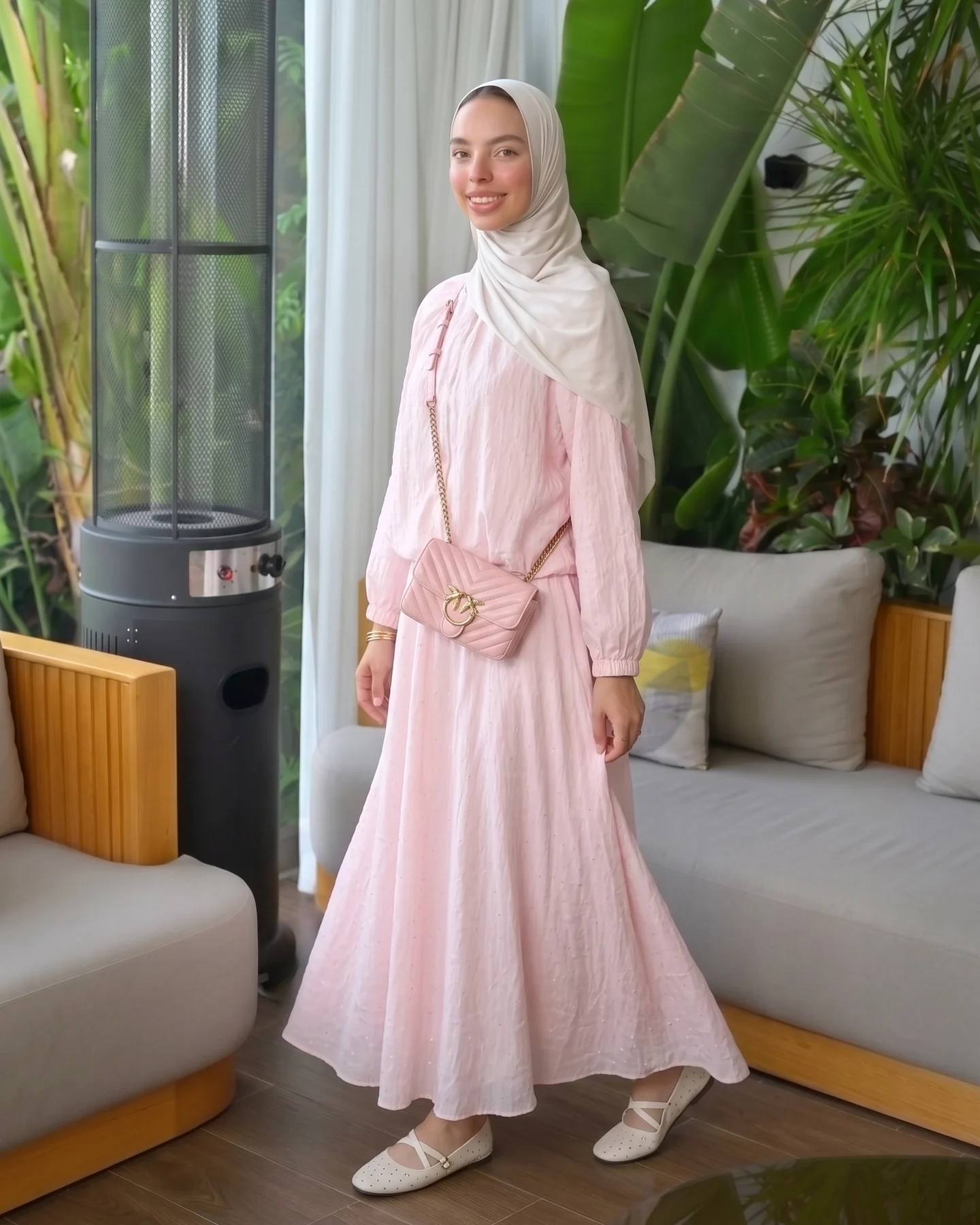 Breeze Set rose - Céléria Breeze Set rose, blouse à manches ballon et jupe longue, de trois-quarts
