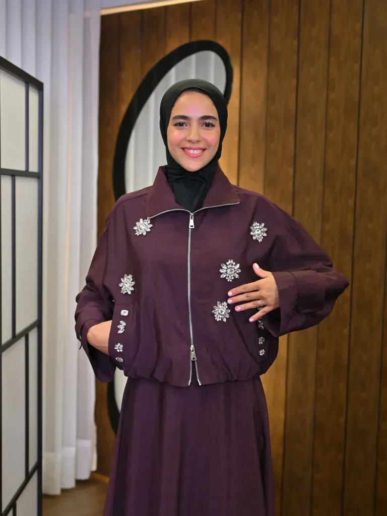Dahlia Set cerise noire porté avec hijab