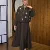 Dahlia Set couleur marron porté par le mannequin, boutique CÉLÉRIA Casablanca
