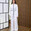 Livia Survêtement couleur blanc porté par le mannequin, boutique CÉLÉRIA Casablanca