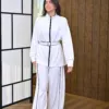 Livia Survêtement couleur blanc porté par le mannequin, boutique CÉLÉRIA Casablanca