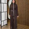 Livia Survêtement couleur marron porté par le mannequin, boutique CÉLÉRIA Casablanca