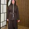 Livia Survêtement couleur marron porté par le mannequin, boutique CÉLÉRIA Casablanca