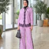 Sicilia Raye rose – ensemble chemise rayée et pantalon large à galon de dentelle noire, look bureau