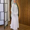 Tricote Dentelle couleur gris porté par le mannequin, boutique CÉLÉRIA Casablanca